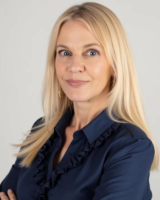 Portrait of Dawn Poulos